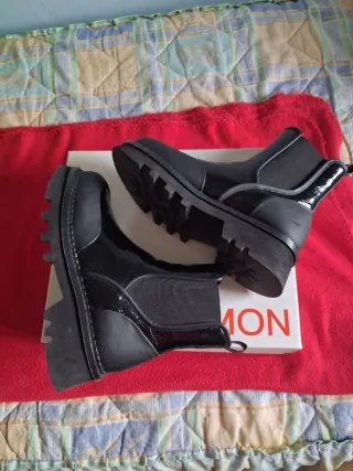 Botines negros charol
