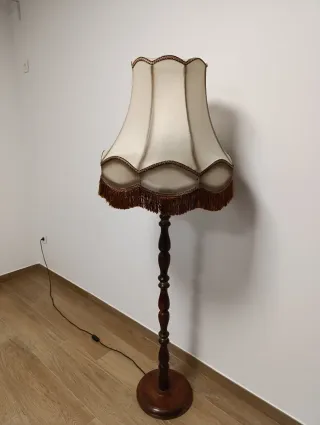 Lámpara de pie vintage tela y madera