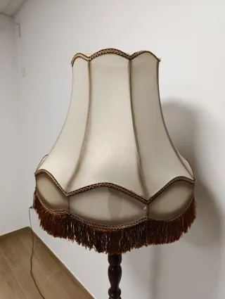 Lámpara de pie vintage tela y madera