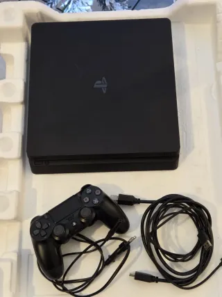 PlayStation 4 Slim Nera