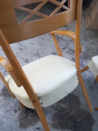 Juego de 2 Sillas de Madera