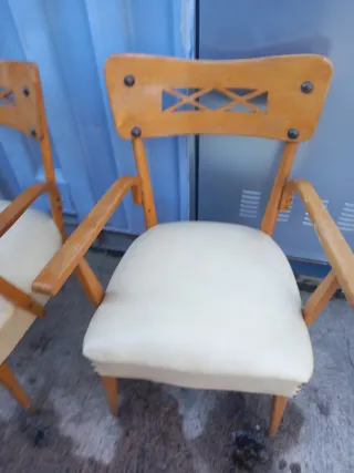 Juego de 2 Sillas de Madera