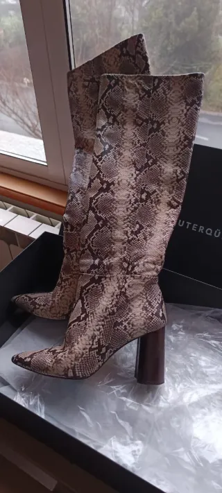 Botas altas efecto piel de serpiente