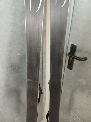 Esquís Rossignol con fijaciones de travesía