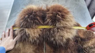 Chaquetón de piel con cuello de pelo