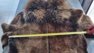 Chaquetón de piel con cuello de pelo