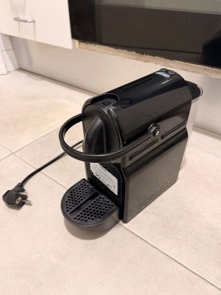 Cafetera Nespresso DeLonghi Negra