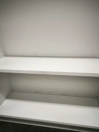 Librería con puertas ikea Estantes regulables