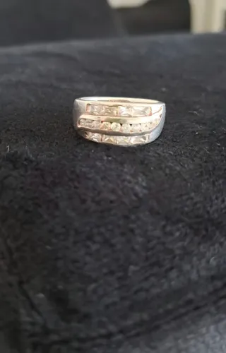 Anillo de plata con circonitas