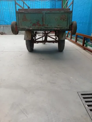 Remolque basculante para motocultor