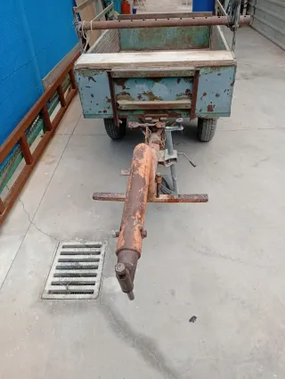 Remolque basculante para motocultor