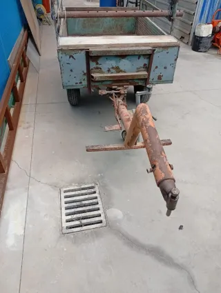 Remolque basculante para motocultor