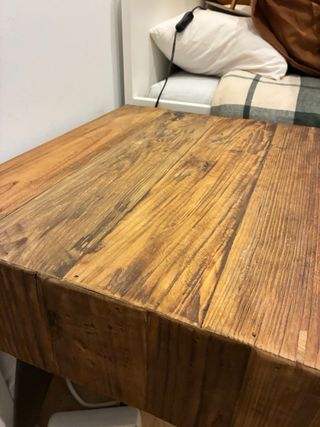 Mesa de noche de madera auténtica