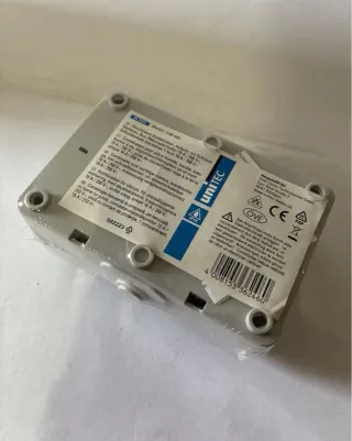 Unitec 46246L Interruptor y Toma Corriente