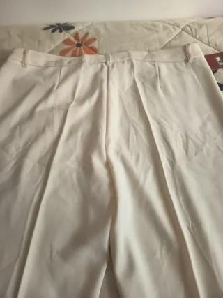Pantalón beige talla 50