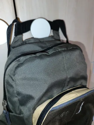 Mochila Quechua 10L Beige y Verde Oliva