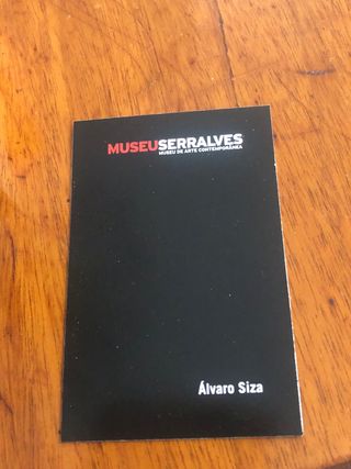 Caja de estaño firmada y dibujada