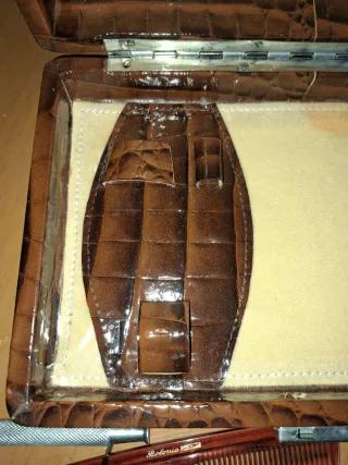 Estuche Colec. Afeitado Hombre piel reptil.