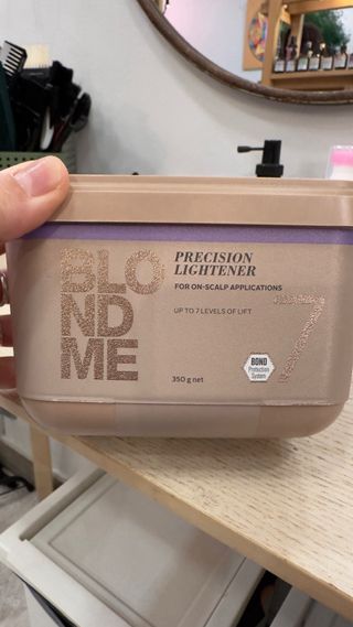 Schwarzkopf BlondMe Precision Lightener 7