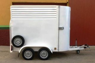 NUEVO: Remolque de caballos plaza y media