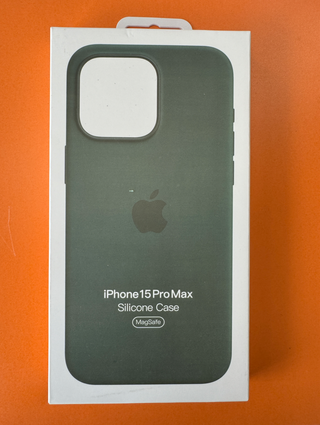 Cover iPhone 15 Pro Max in silicone Cypress originale di Apple