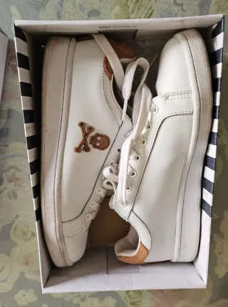 Zapatillas Blancas con Detalles Marrones