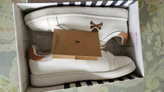 Zapatillas Blancas con Detalles Marrones