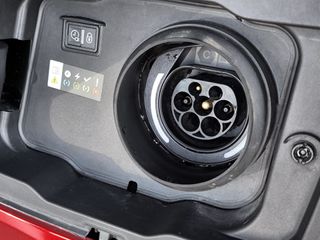 Peugeot 408 hybrid 225cv