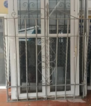 Rejas de puerta  y ventanas en perfecto estado