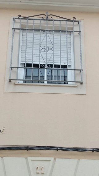 Rejas de puerta  y ventanas en perfecto estado