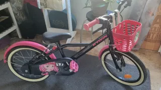 Bicicleta infantil Btwin rosa y negra
