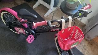 Bicicleta infantil Btwin rosa y negra