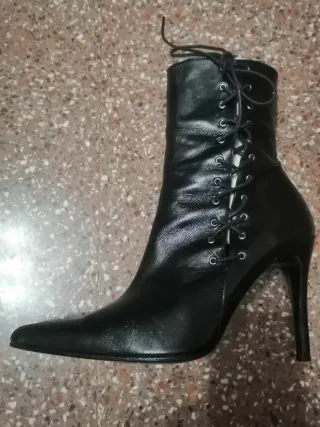 Botines negros talla 39
