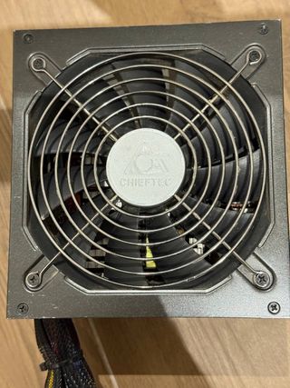 Fuente de Alimentación Chieftec A135 1000W