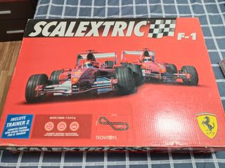 Scalextric F1 Ferrari F2004 con Trainer 2