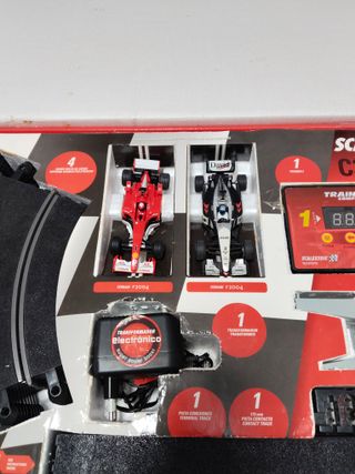 Scalextric F1 Ferrari F2004 con Trainer 2