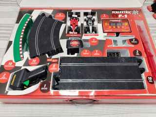Scalextric F1 Ferrari F2004 con Trainer 2