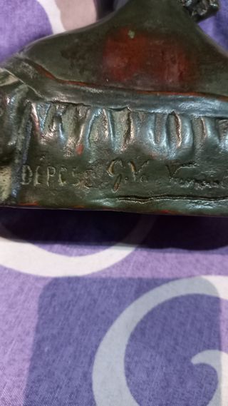 Busto antiguo firmado