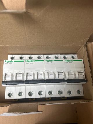 Interruptores Schneider y LS Electric