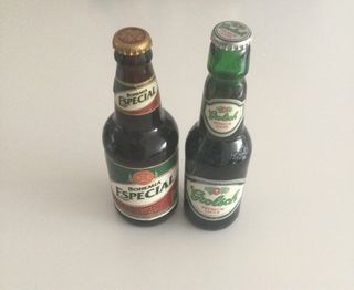 6 bottiglie vuote di birra internazionale