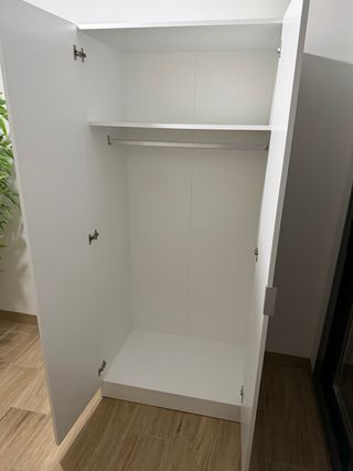 Armario blanco. urge, negociable!!