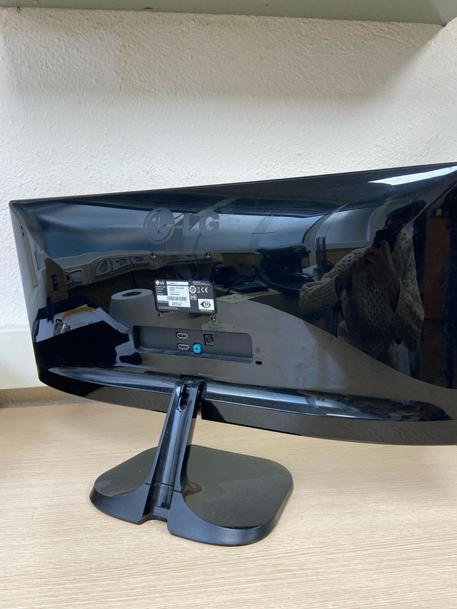 Pantalla LG Panorámica Negra