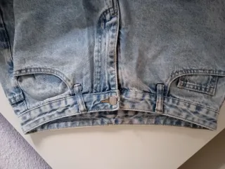 Pantalón vaquero roto