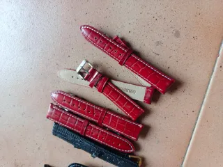 Correas de reloj nuevas (negras y rojas)