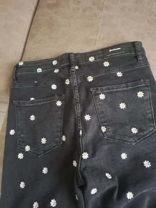 Pantalón mujer negro estampado flores