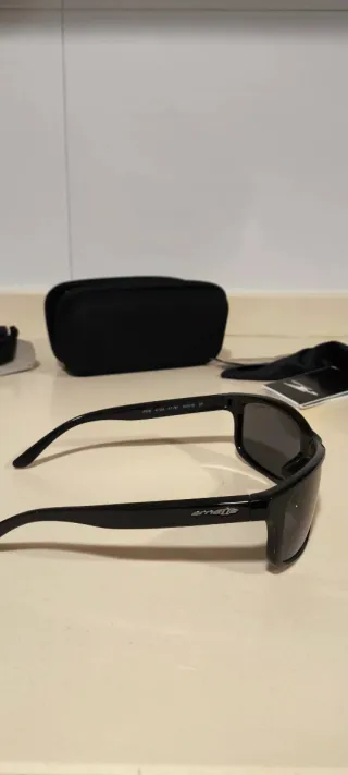 Gafas de sol Arnette 4192 negras