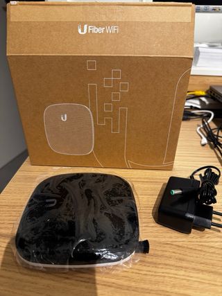 Ubiquiti UFiber UF Wifi Puertos LAN + Puerto Fibra