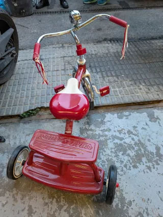 Triciclo infantil Radio Flyer de estilo clásico en