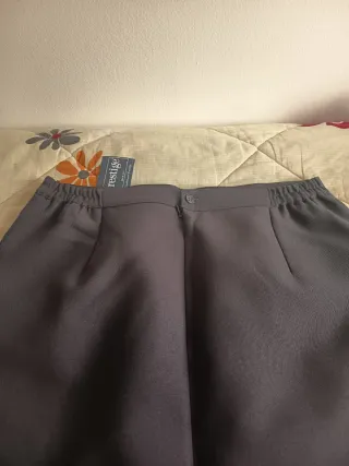 Falda gris oscuro talla 46