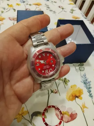 Orologio di Lusso Rosso e Argento